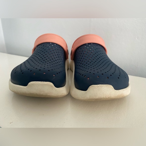 Navy Blue/Pink Crocs US Women’s 6 - Picture 3 of 7